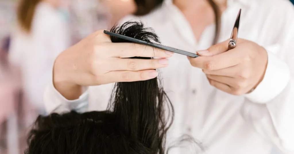 découvrez des idées de coupe de cheveux spécialement conçues pour les cheveux fins avec peu de volume, afin d'ajouter du corps et de la texture à votre coiffure.
