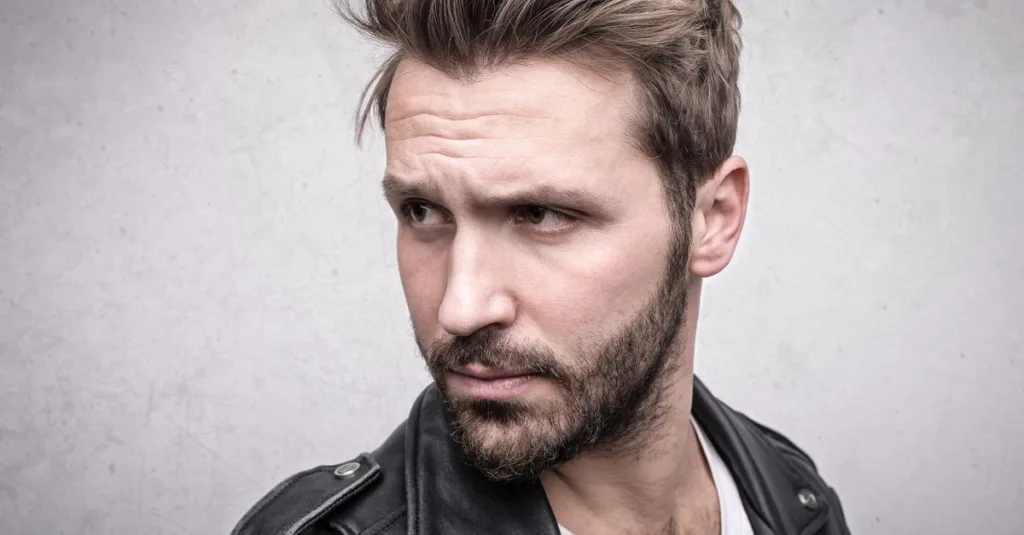 découvrez des astuces et coiffures idéales pour maintenir vos cheveux fins en place toute la journée avec style et légèreté.