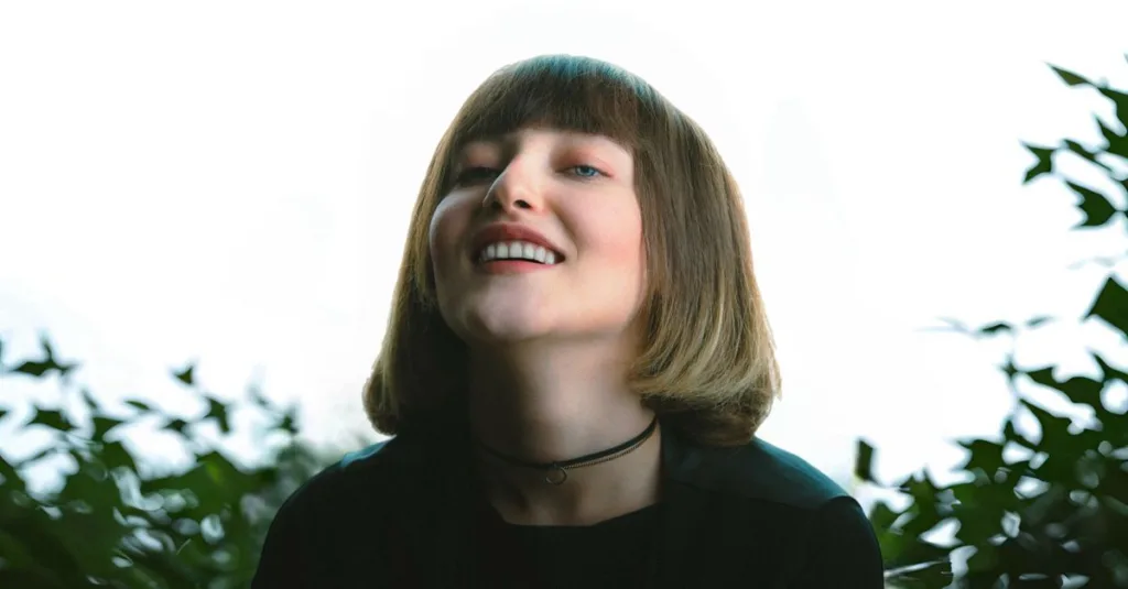 découvrez comment réaliser une coupe au carré volumineuse parfaitement adaptée aux cheveux fins pour un look élégant et naturel.