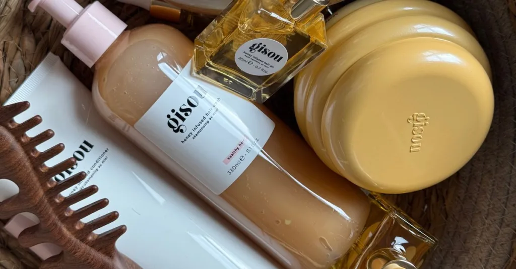 découvrez nos conseils et produits essentiels pour des soins capillaires adaptés à tous les types de cheveux, pour une chevelure saine et éclatante.