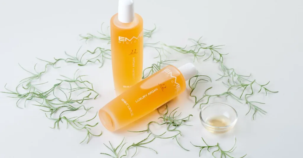huile capillaire spécialement formulée pour les cheveux fins et cassants, nourrissant intensément pour renforcer et revitaliser la fibre capillaire.