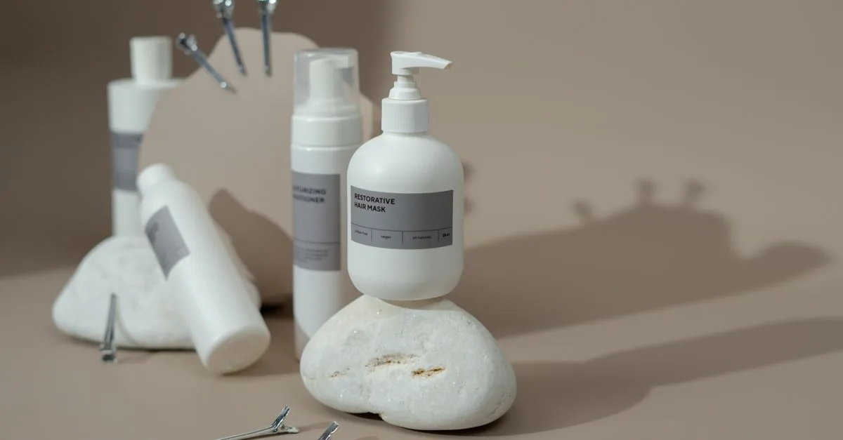 éliminez efficacement les résidus de produits capillaires pour des cheveux propres, légers et revitalisés avec nos solutions spécialisées.
