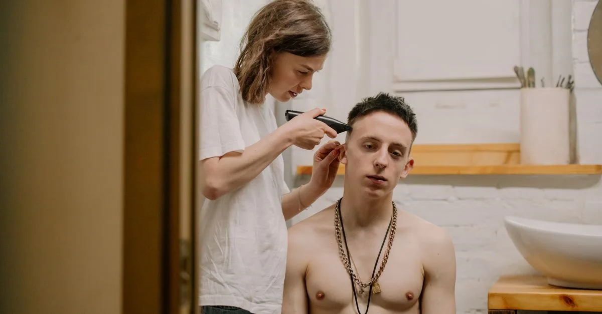 découvrez à quelle fréquence il est recommandé de couper vos cheveux pour maintenir leur santé et leur style optimal.