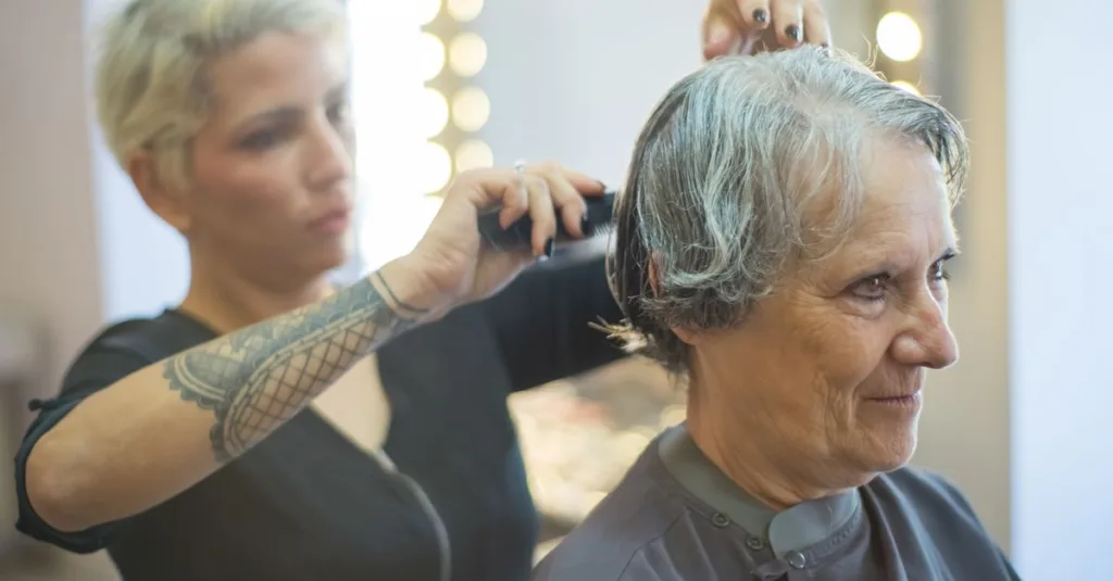 découvrez la coupe de cheveux dégradée, idéale pour ajouter du volume et du mouvement à votre coiffure. parfaite pour tous types de cheveux et styles.