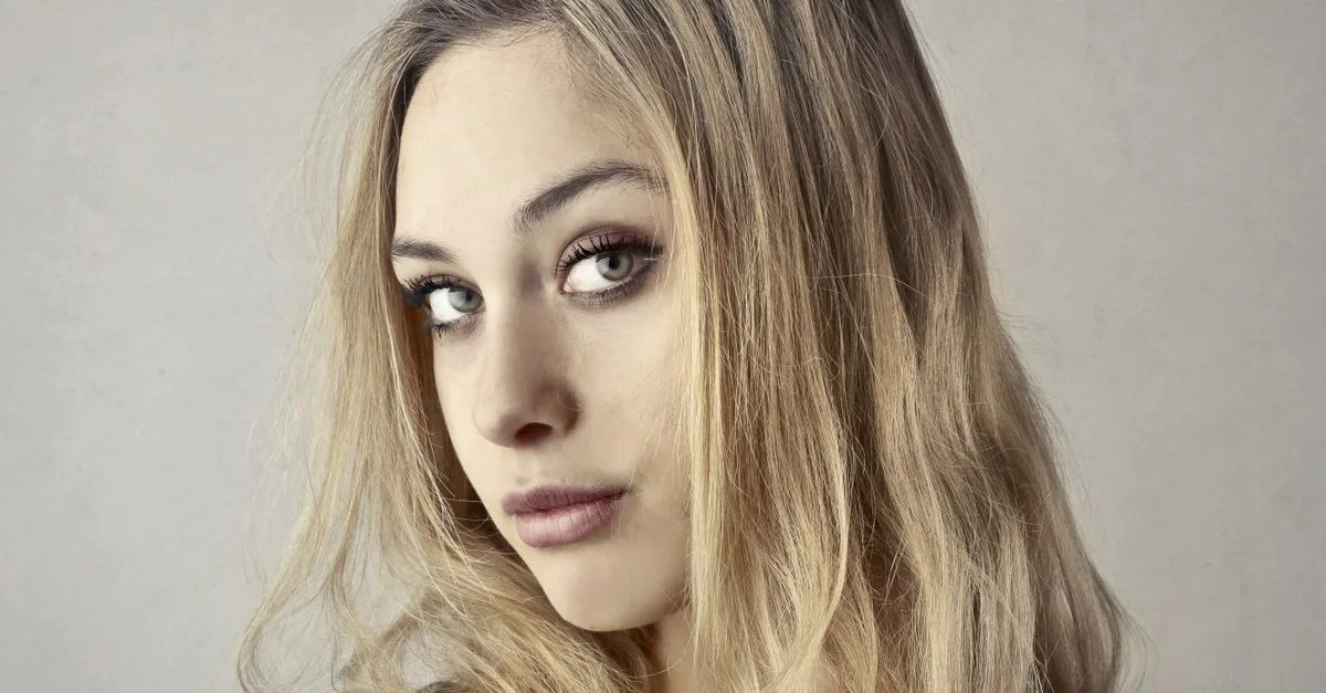 découvrez nos conseils et astuces pour maîtriser le style de coiffure messy, un look décontracté et tendance qui apporte du volume et du naturel à vos cheveux.
