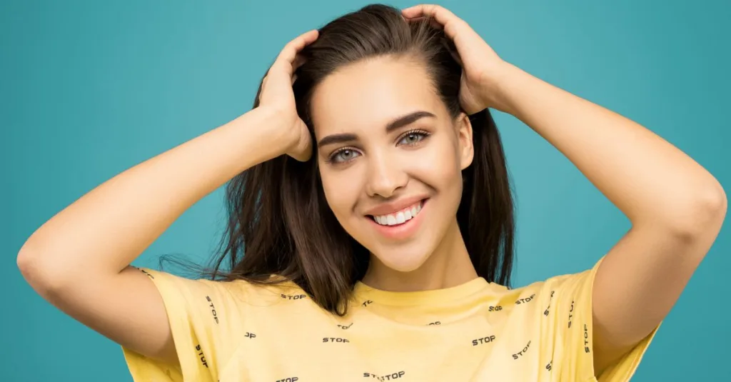 découvrez nos conseils et astuces pour prendre soin des cheveux gras, équilibrer la production de sébum et garder des cheveux frais et légers toute la journée.