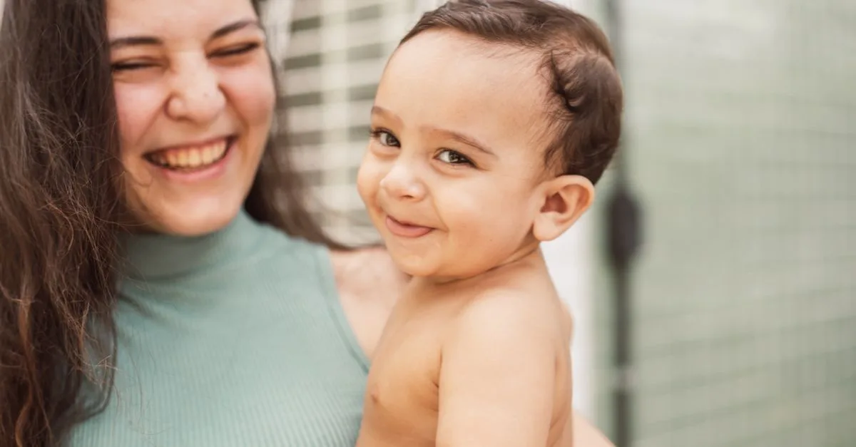 à quel âge prévoir la première coupe de bébé ? découvrez les signes à observer et nos conseils pour une première coupe tout en douceur.