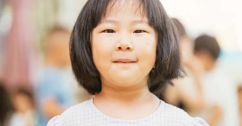 découvrez des coupes faciles à démêler pour une petite fille de 3 ans : des idées pratiques, confortables et adaptées à ses cheveux.