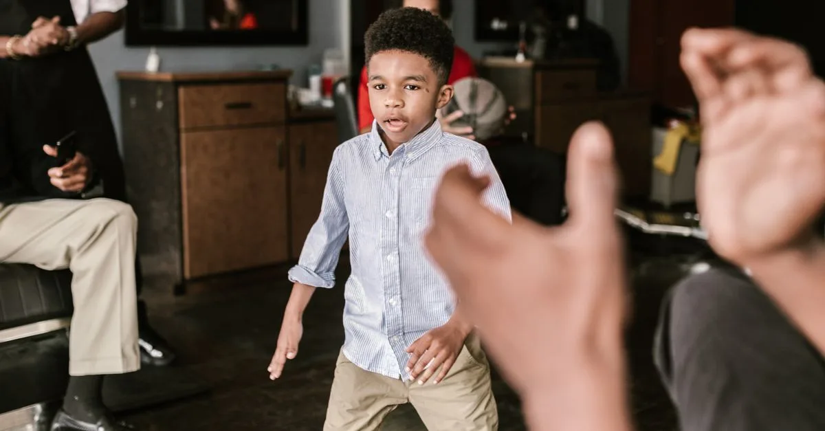 découvrez des idées de coupes pour enfants aux cheveux bouclés : des styles adorables, faciles à entretenir et adaptés à chaque texture.